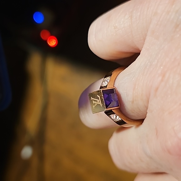 Ring - Picture 2 of 3